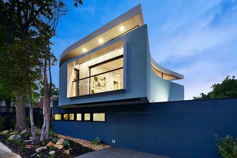 Illuka House — angular contemporary home with large upper-storey windows at dusk